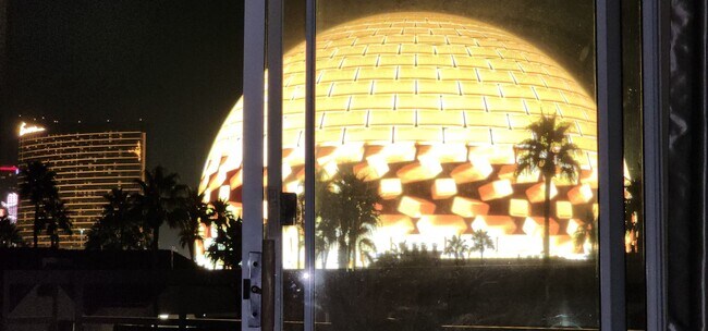 Building Photo - Fully furnished-full Sphere view