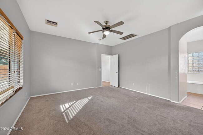 Building Photo - 939 E Sourwood Dr