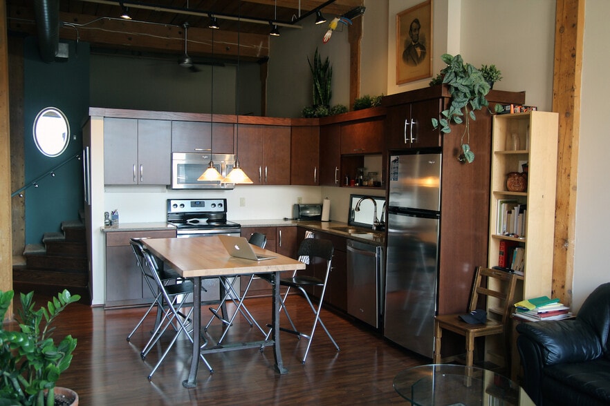 Primary Photo - 210 N 2nd St