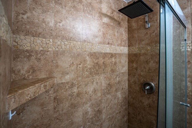 Building Photo - Fully Renovated Unfurnished 2 Bedroom/1.5 Bath at Southpointe