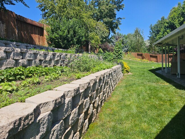 Building Photo - Southwest Reno Hidden Gem - Stunning Back ...