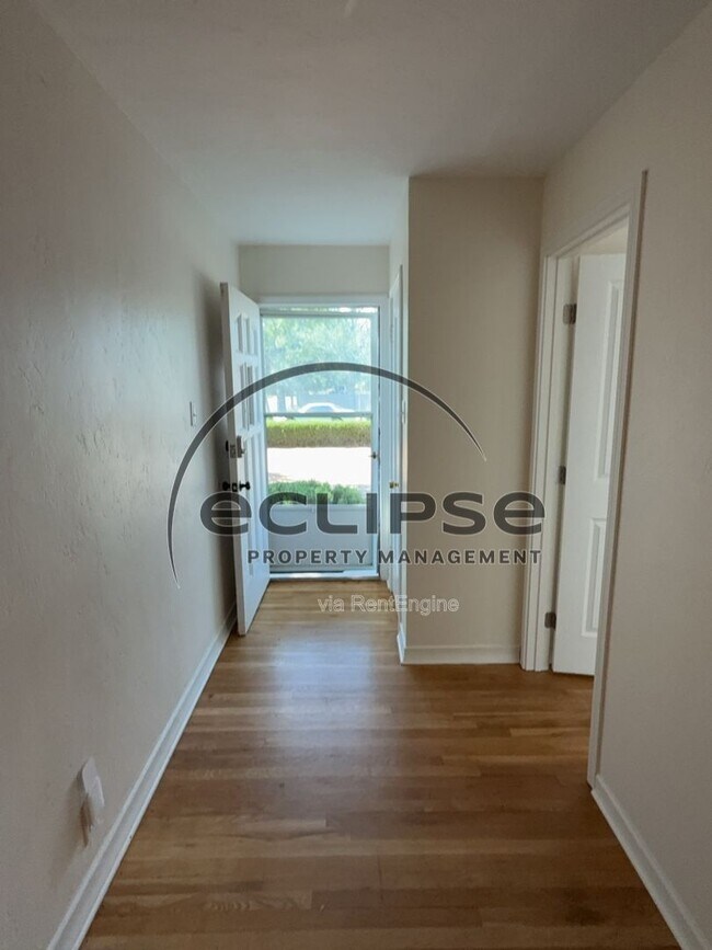 Building Photo - 1250 Orchard Ave