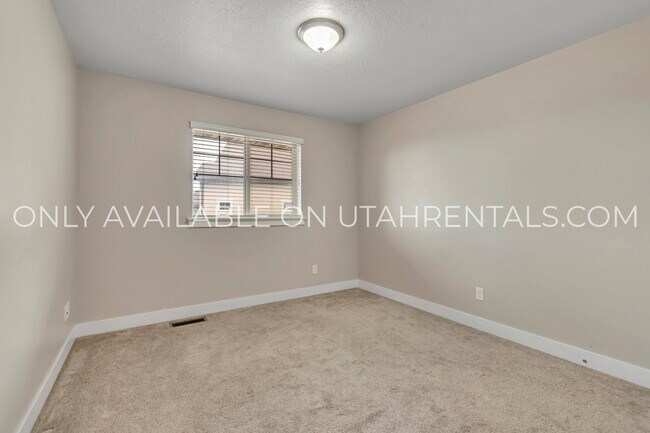 Building Photo - 1638 E Aspen Loop
