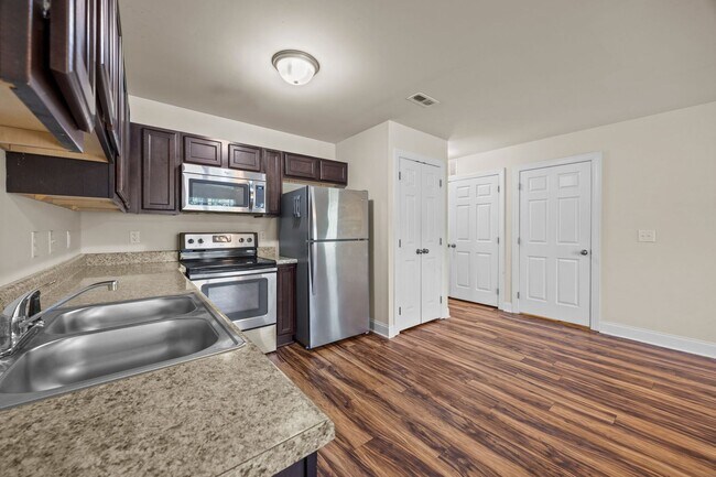 Building Photo - ONE MONTHS RENT FREE FOR THIS SPECIFIC 3 B...