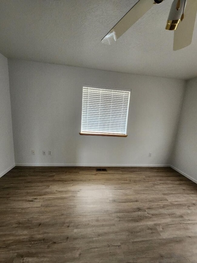 Building Photo - 2-bedroom 2-bath duplex