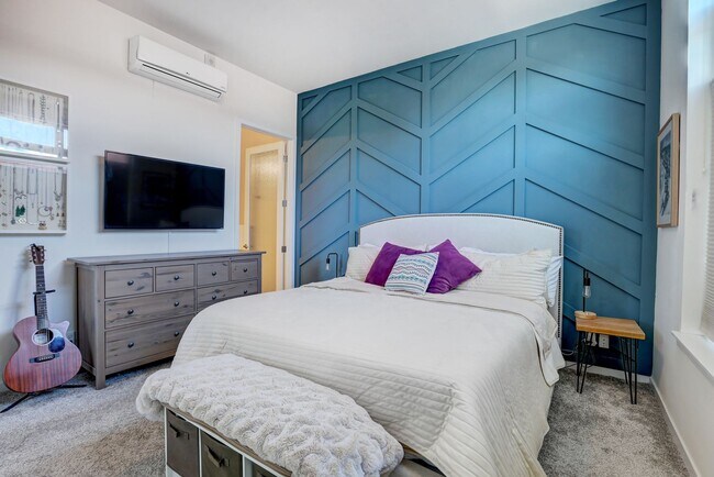Building Photo - 2 bedroom 2 bath Penthouse apartment in Wa...