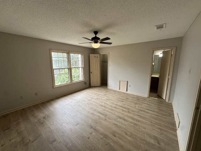 Building Photo - 6374 Hunters Pl Dr