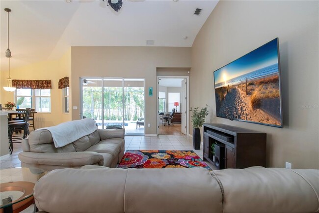 Building Photo - 275 Dahlia Ct