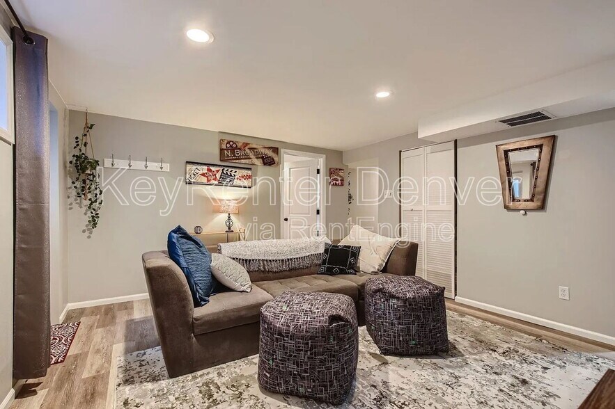 Building Photo - 5327 Independence St