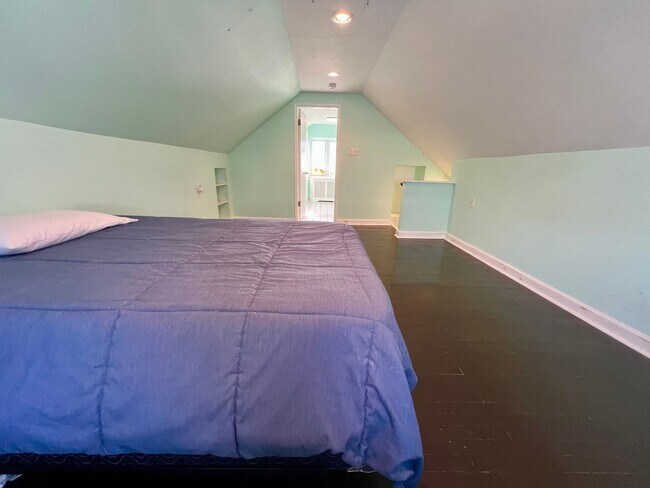 Building Photo - Gorgeous 5-Bedroom Single Family Home in Upper Darby! Available NOW!