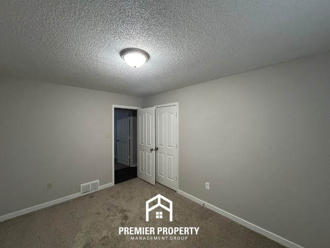 Building Photo - 7130 Redfern Dr