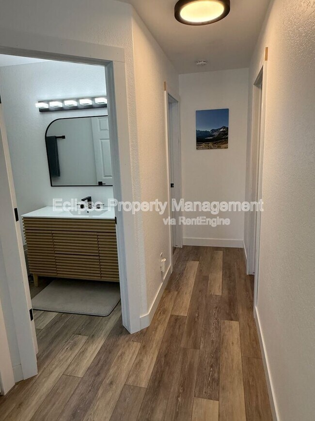 Building Photo - 464 Tara Dr