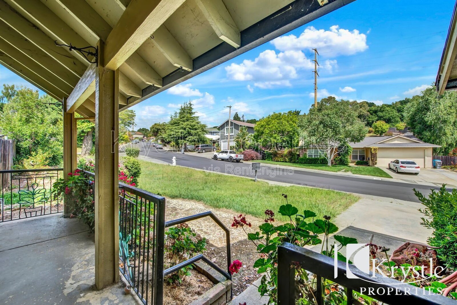 Building Photo - 1398 Hale St