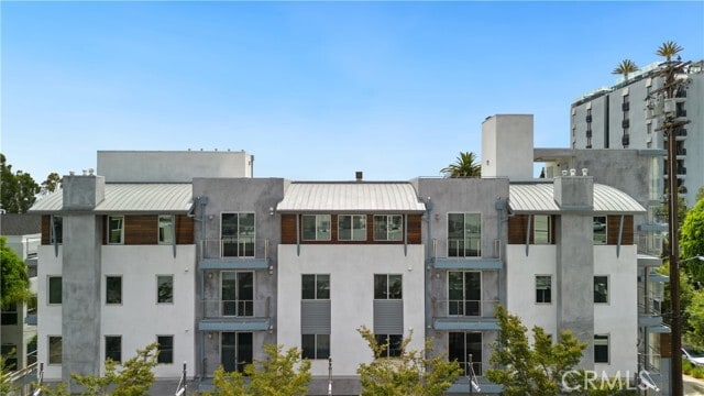 Primary Photo - 1014 Larrabee St