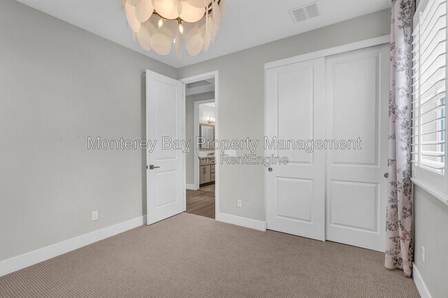 Building Photo - 240 Bungalow Dr