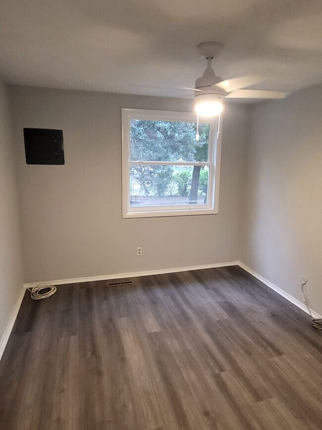 Building Photo - WELLINGTON OAKS