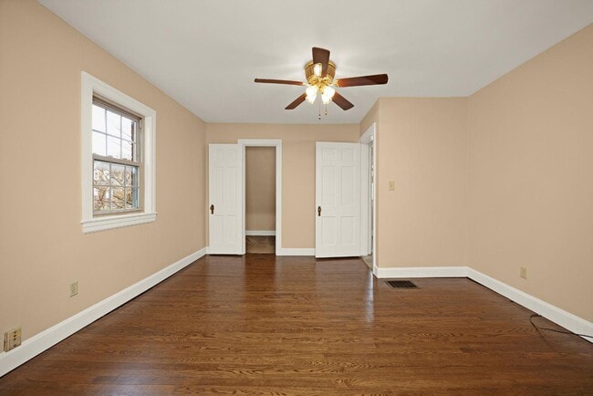 Building Photo - 109 W Poplar St