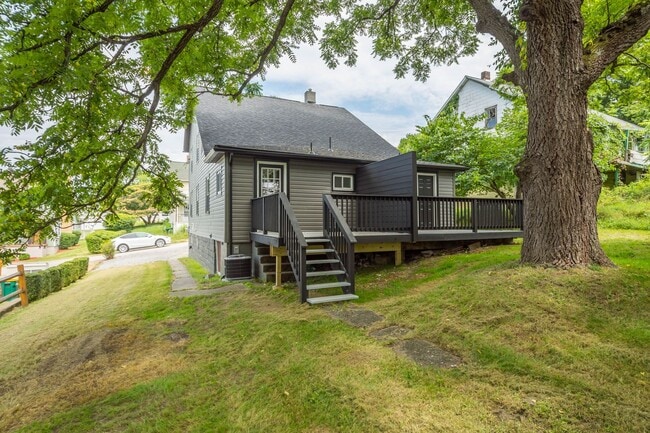 Building Photo - MOVE IN READY! FULLY RENOVATED 2-BEDROOM I...