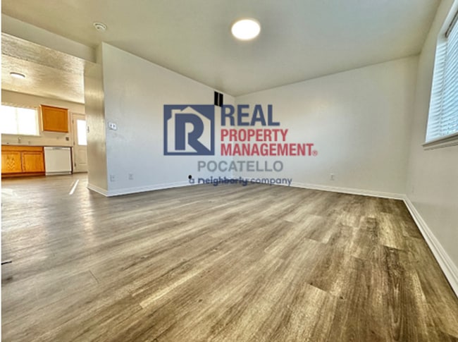 Building Photo - 1596 Dustin Cir