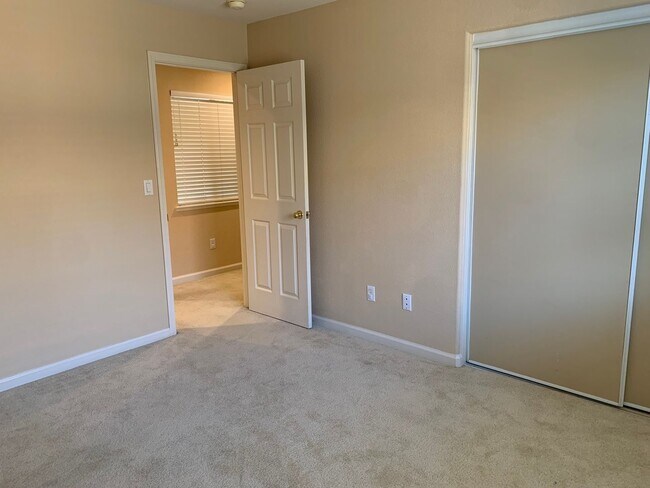 Building Photo - Paradise Valley Home!