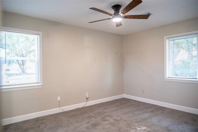 Building Photo - 5502 Elm Tree Dr