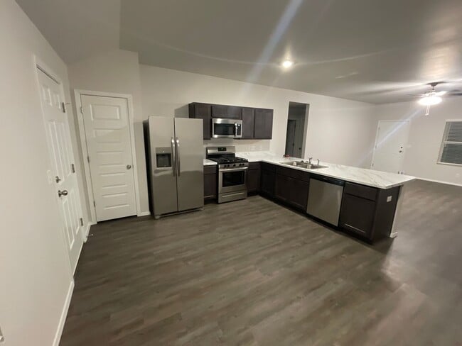 Building Photo - *Pre-leasing* Three Bedroom | Two Bath Hom...