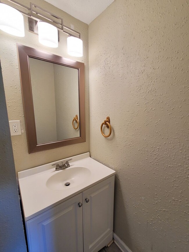 Building Photo - 307 Hermey Ave