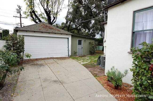 Building Photo - 3216 Brandon St