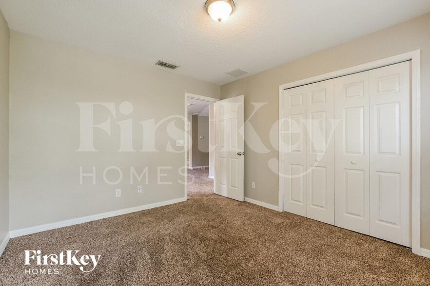 Building Photo - 642 Skyridge Rd