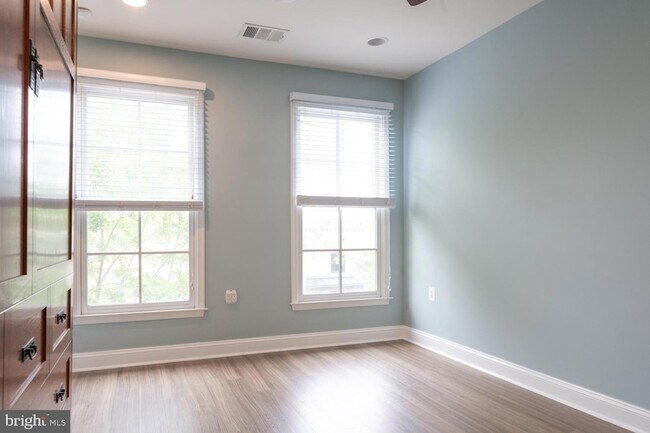 Building Photo - 1115 Cameron St