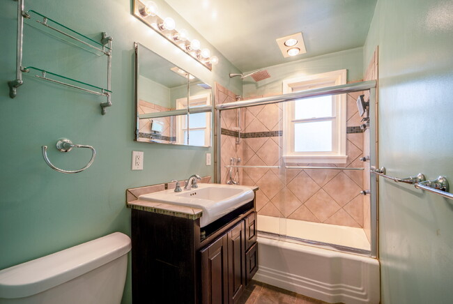 Building Photo - Your Ideal Lifestyle Awaits in this Stunni...