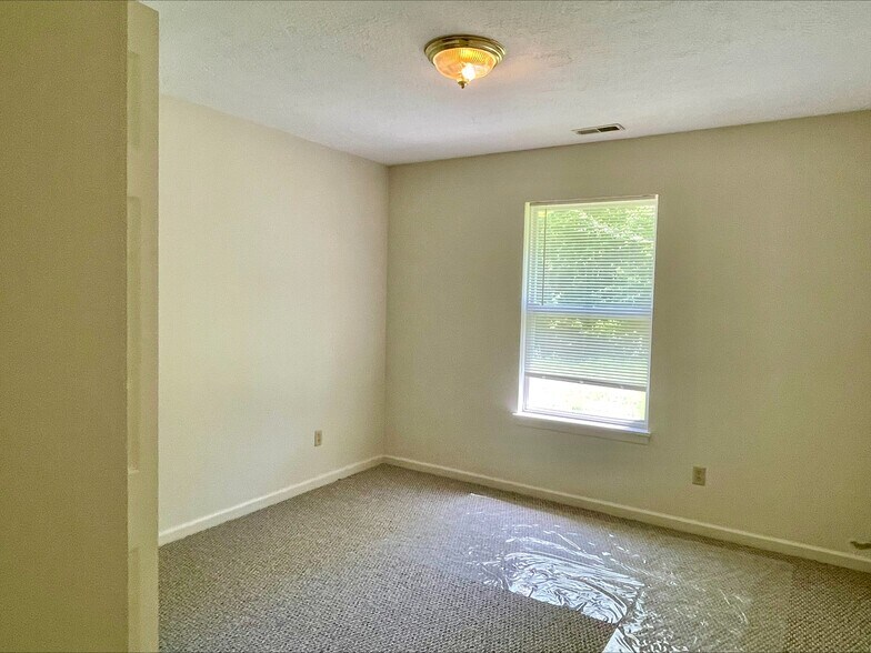 Building Photo - 494 Pheasant Run