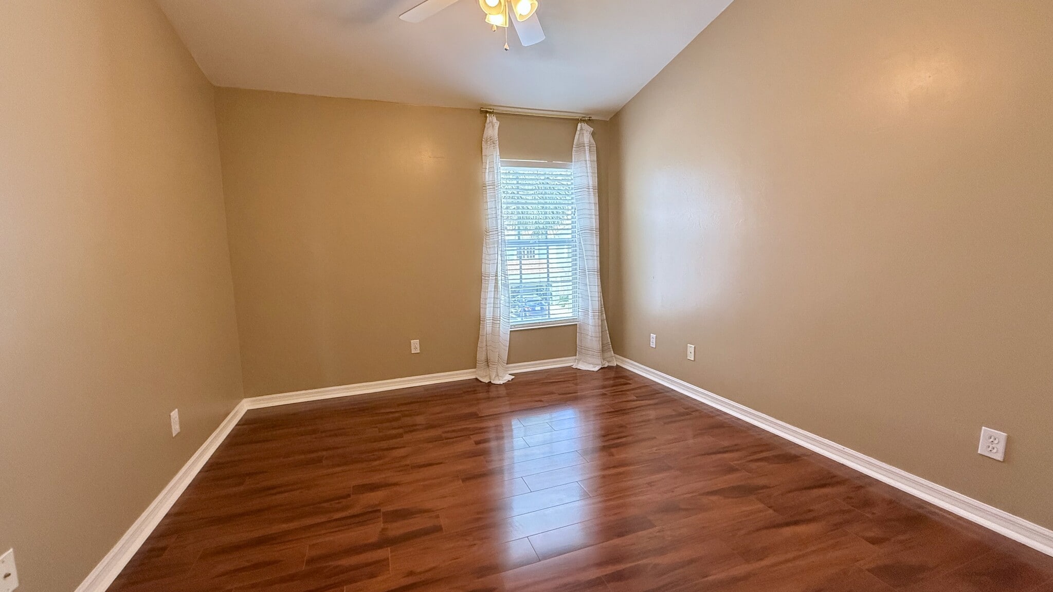 Building Photo - 8431 Village Edge Cir