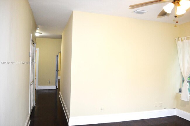 Building Photo - 1661 SW 13th St