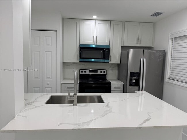 Building Photo - 9726 Hammocks Blvd