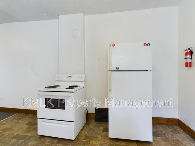 Building Photo - 695 Kling St