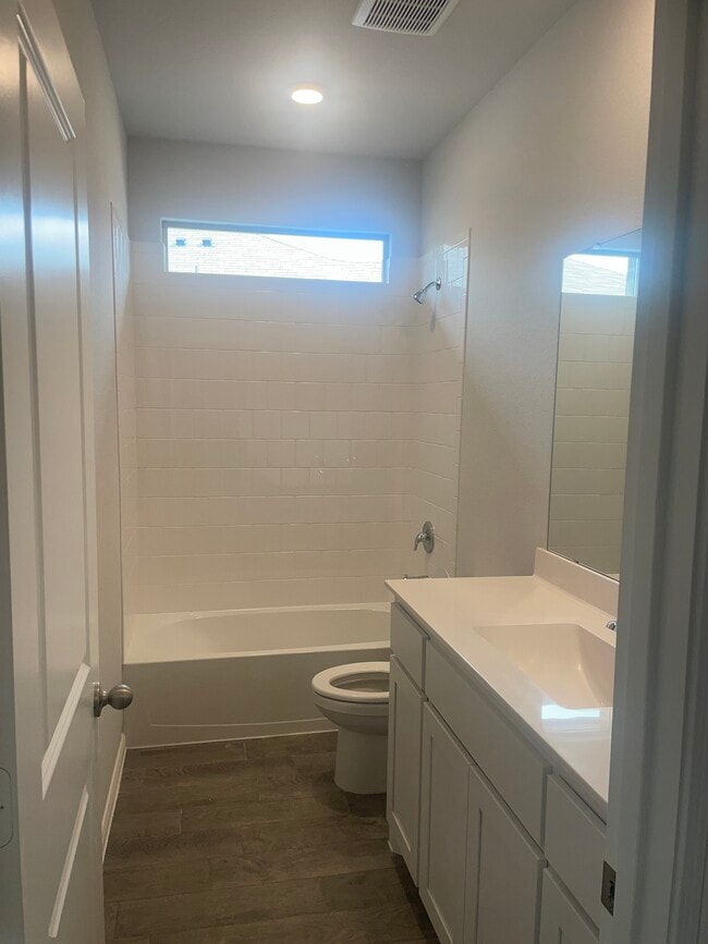 Building Photo - 941 Braymer Ln