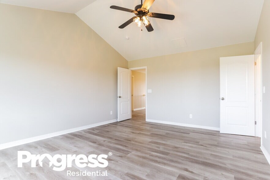 Building Photo - 15489 Coopers Hawk Way