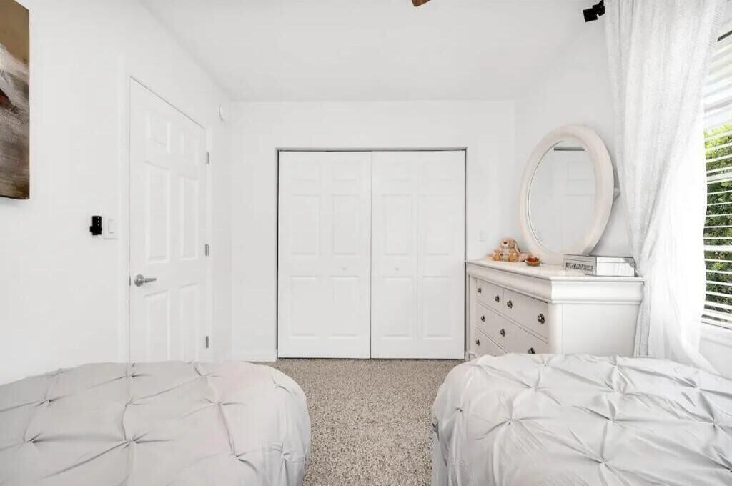 Building Photo - 5515 Spruce Ave