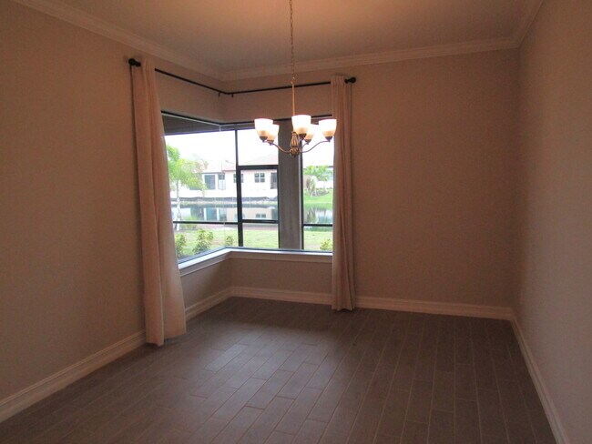 Building Photo - 608 Maraviya Blvd