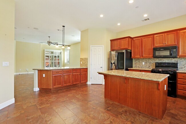 Building Photo - 1609 Maehl Dr