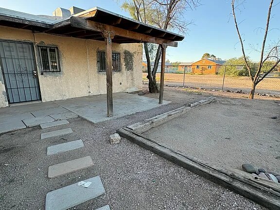 Building Photo - 345 E Navajo Rd