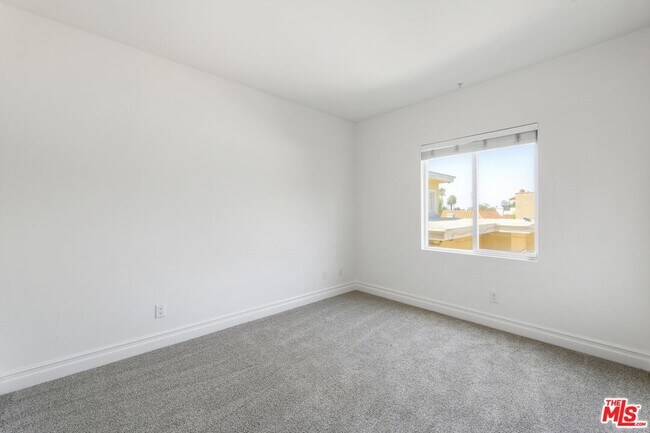 Building Photo - 4711 Ambrose Ave