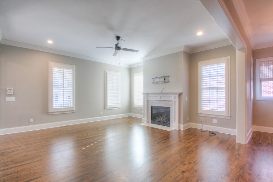 Building Photo - 9112 Keats St