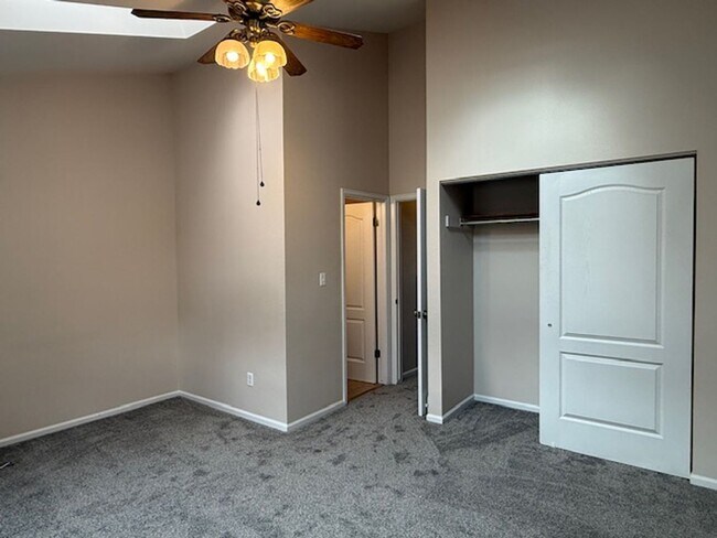 Building Photo - House For Lease