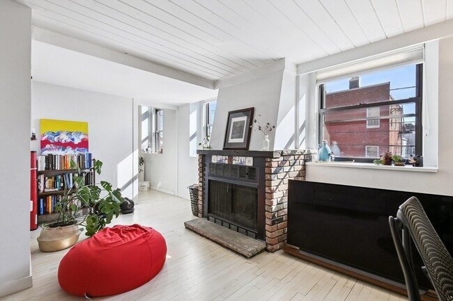 Building Photo - 464 Central Ave