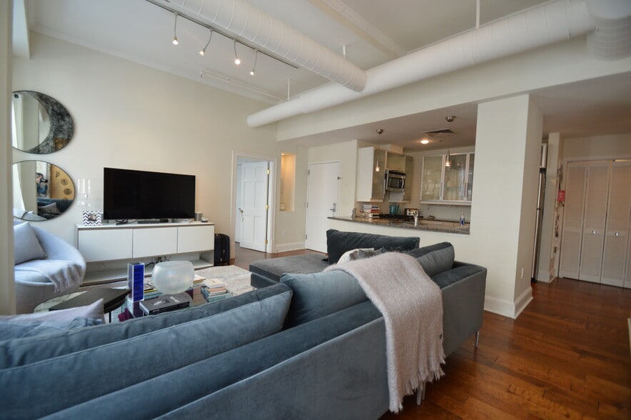 Building Photo - 139 E Berkeley St