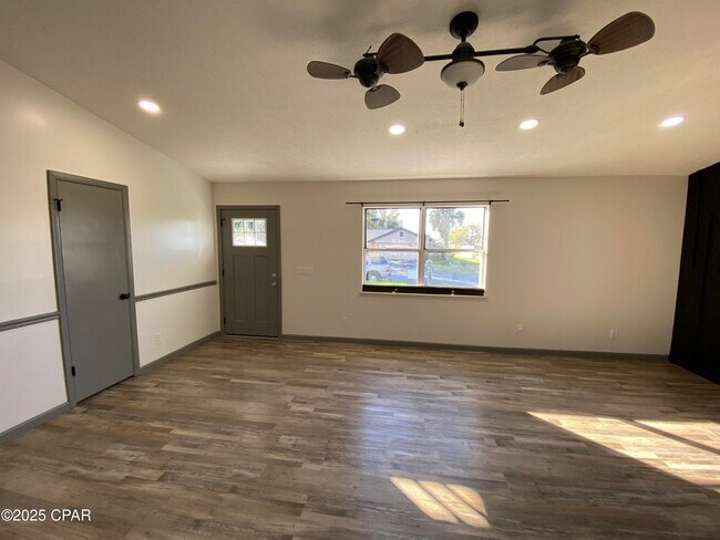 Building Photo - 3913 Verona Cir