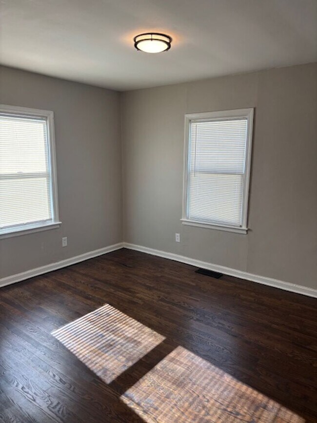 Building Photo - 3 Bedroom, 1 Bathroom in Kansas City