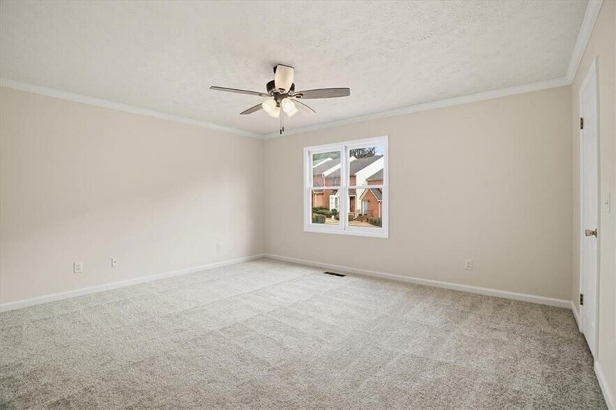 Building Photo - 2600 Holcomb Springs Dr